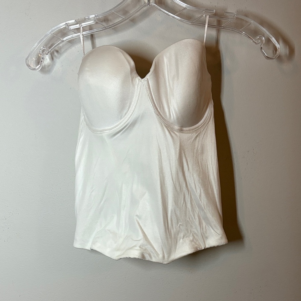 Elegant White Strapless Bra